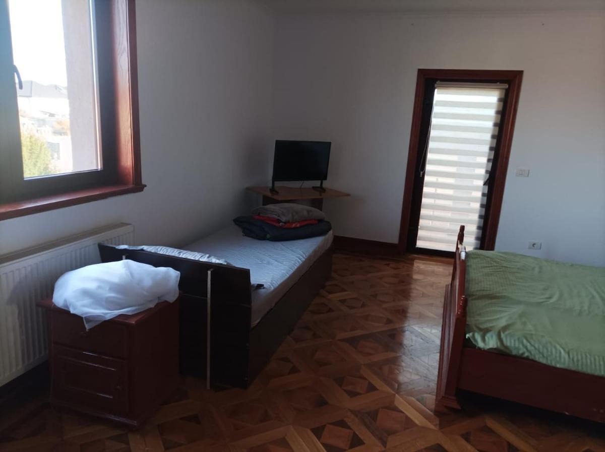 Casa De Vacanta Тыргу-Жиу Экстерьер фото